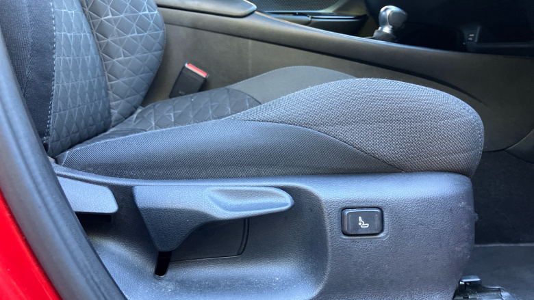 Toyota C-HR 1.8 Hybrid Design 5dr CVT Hybrid Hatchback